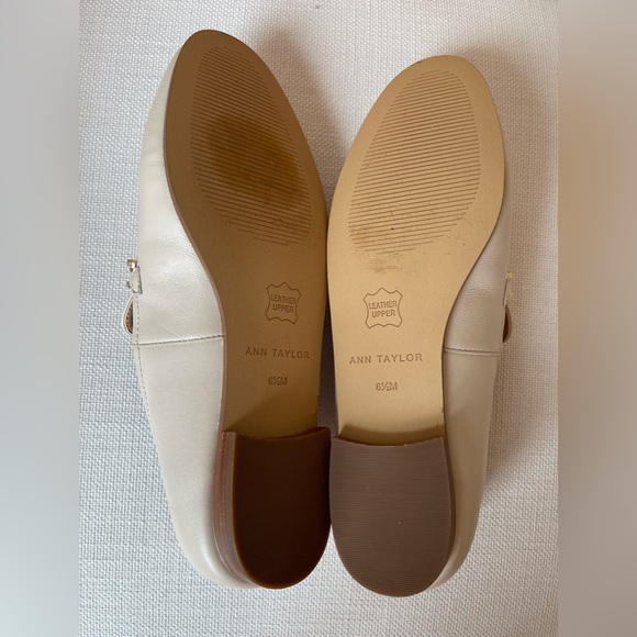 Ann Taylor Chain Leather Loafers size 6.5 NWOT - Picture 7 of 8